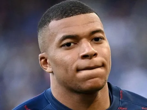 Heskey: Mbappe sẽ kéo rắc rối đến Liverpool