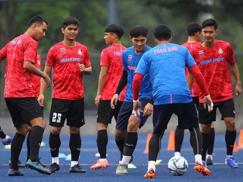 Hết Việt Nam, người Thái lại thuê sân riêng tại Philippines