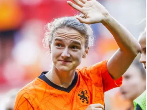 Nữ sát thủ Arsenal oanh tạc Olympic