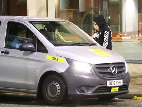 Hình ảnh đầu tiên của Lisandro Martinez ở Manchester