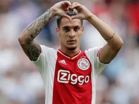 HLV Ajax nói lời chắc nịch về Antony