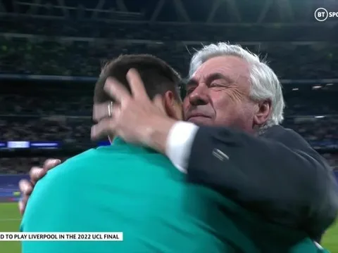 HLV Carlo Ancelotti bật khóc