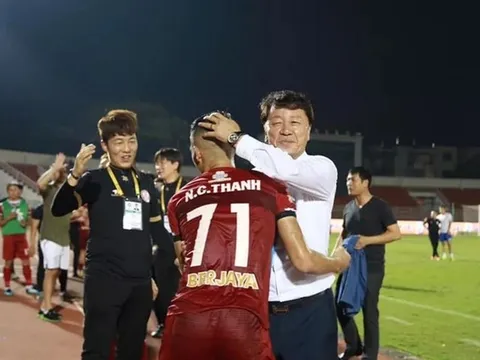 HLV Chung Hae-soung nói gì sau trận thua trước Hà Nội FC?