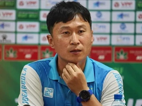 HLV CLB Hà Nội: 'Tôi không muốn nhận câu hỏi về Quang Hải nữa'