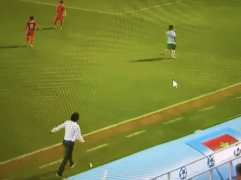 HLV Gong bị phạt vì phản ứng trọng tài