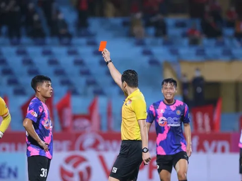 HLV Hàn Quốc: 'Đội bóng nào thua cũng có ý kiến về trọng tài'