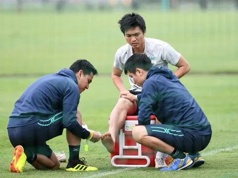 HLV Kiatisak hé lộ khả năng ra sân của Tuấn Anh trận gặp Nam Định