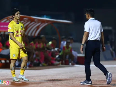 HLV Kiatisuk: ‘Công Phượng quên chiến thuật’