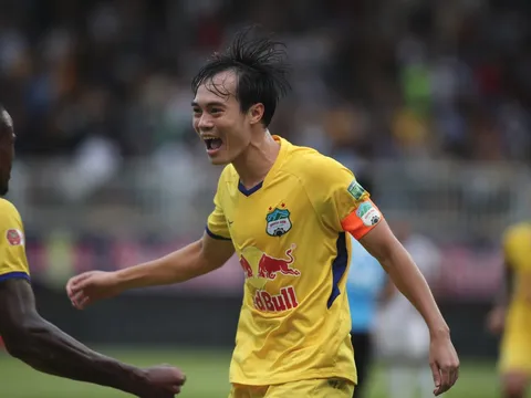 HLV Kiatisuk: Khi làm đội trưởng, Văn Toàn có thêm trách nhiệm