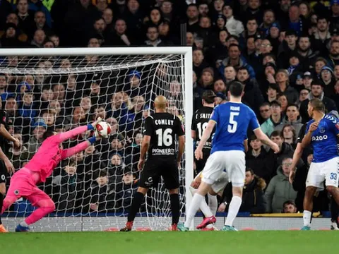 HLV Lampard đưa Everton vào tứ kết FA Cup