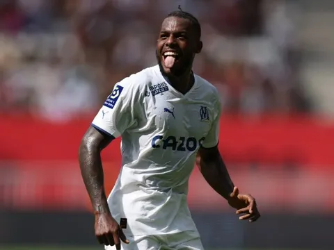 HLV Marseille bất ngờ với Nuno Tavares