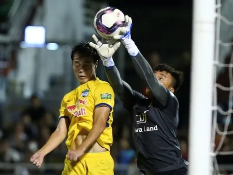 HLV Minh Chiến: 'Bùi Tiến Dũng khó giữ sạch lưới trước HAGL'