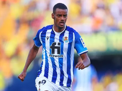 HLV Newcastle không biết gì về thương vụ kỷ lục của CLB
