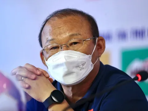 HLV Park: 'Không dễ xuyên thủng hàng thủ 10 người của Philippines'