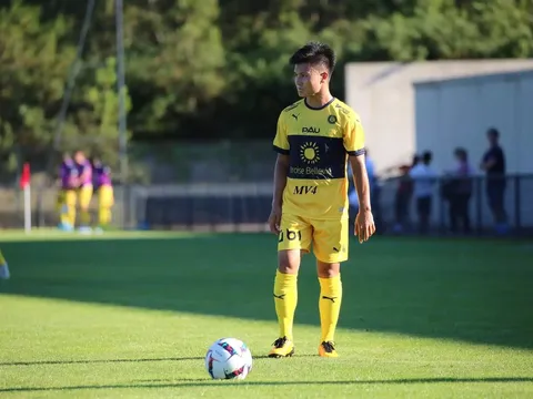 HLV Pau FC: Quang Hải rất cần mẫn