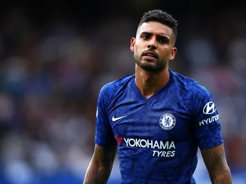 HLV phá vỡ im lặng, phi vụ sao Chelsea đang diễn ra?