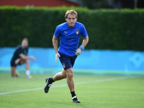 HLV Roberto Mancini tích cực hối thúc học trò tập luyện trước đại chiến với Tây Ban Nha