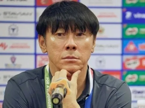 HLV Shin lên tiếng sau thảm kịch sân cỏ ở Indonesia