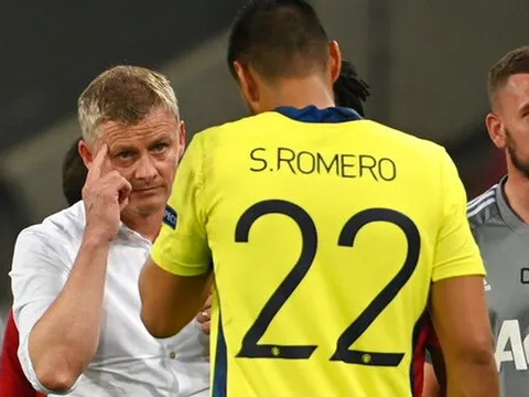 HLV Solskjaer hé lộ lý do "kép phụ" De Gea chưa trở lại Man Utd tập luyện