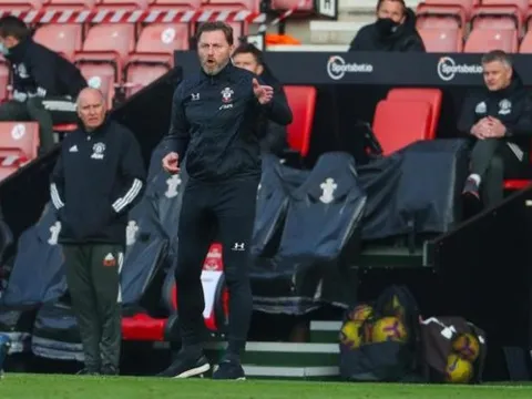HLV Southampton hé lộ động thái của Man Utd trong phòng thay đồ