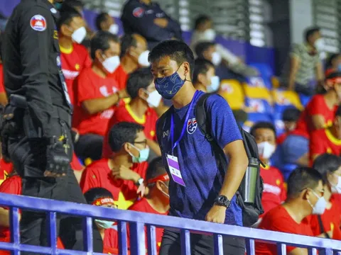 HLV Thái Lan bỏ về khi U23 Việt Nam thắng 7-0