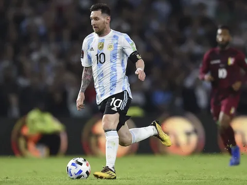 HLV tuyển Argentina: 'Hãy tận hưởng Messi khi còn có thể'