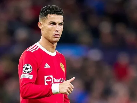 Hóa đơn 384 triệu có thể tống khứ Ronaldo khỏi Man Utd