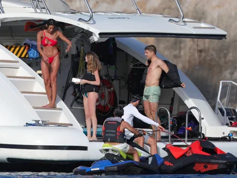 Hoa hậu Italia xuất hiện trên cùng du thuyền với Marcos Alonso