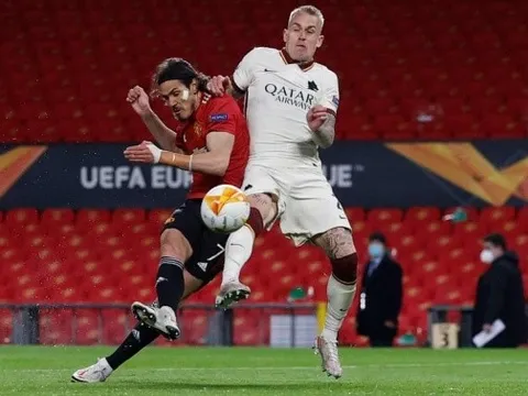 "Hóa Robin Van Persie", Cavani sút tung nóc lưới AS Roma
