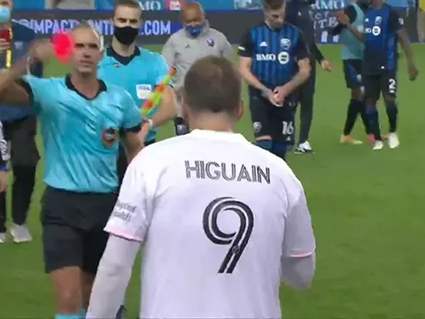 Họa vô đơn chí, Higuain nhận án phạt nặng vì tranh cãi với trọng tài