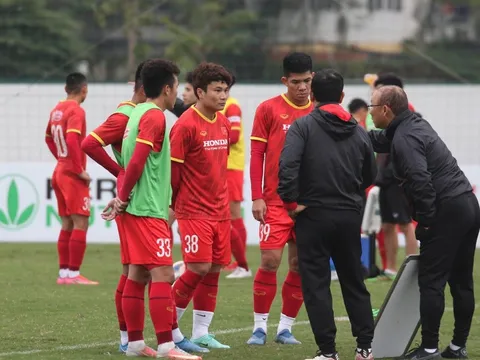 Hoàng Đức trở lại, HLV Park Hang Seo 'chăm sóc' tân binh