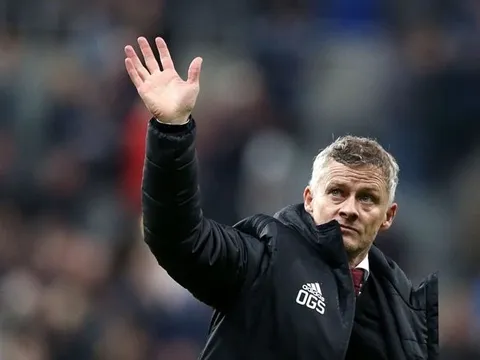 Tuyên bố thừa tiền mua sắm, Man Utd bị fan mỉa mai