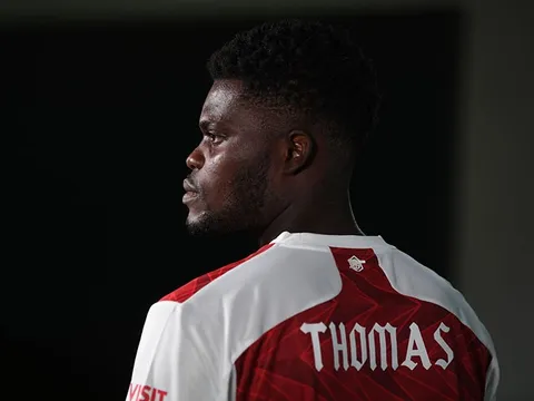 Học hỏi Depay, Thomas Partey không để họ trên áo đấu Arsenal?