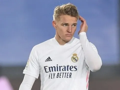 Học hỏi "người không phổi", Odegaard mới có tương lai ở Real