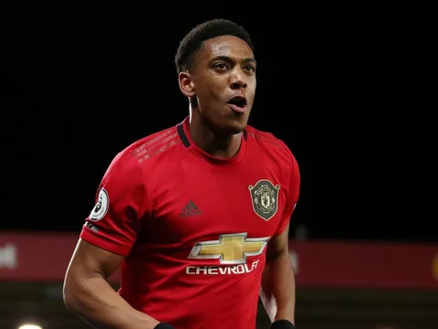 Hỏng 2 quả pen, Man United vẫn tăng đến 8 bậc trên BXH