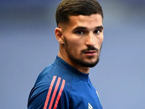 Houssem Aouar muốn rời Lyon, 4 ông lớn nước Anh vào cuộc