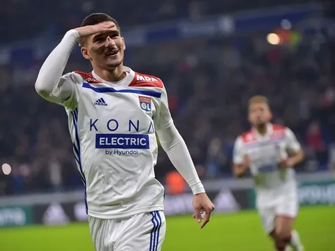 XONG! Aouar chốt hạ 'rất đơn giản', Arsenal ngậm trái đắng ở chợ Hè
