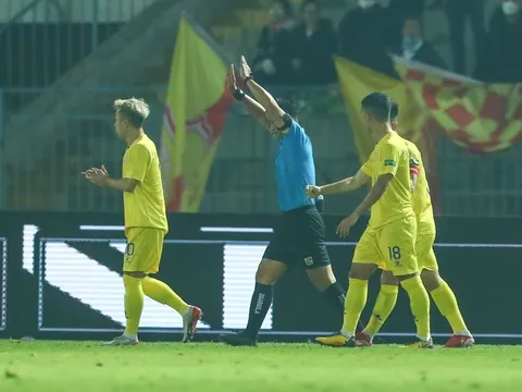 HLV Hải Phòng tố trọng tài 'bẻ còi'