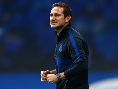 "Lampard đã giải quyết vấn đề của các HLV tiền nhiệm"