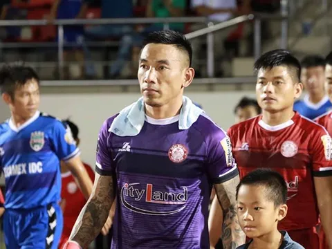 Húc đầu khiến trọng tài gãy răng, thủ môn CLB TP.HCM sẽ nhận án phạt nặng?