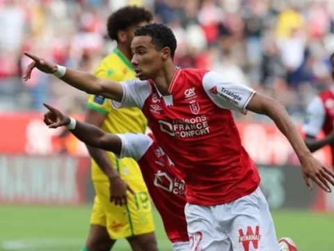 Hugo Ekitike có gì hơn các tiền đạo của Man Utd?