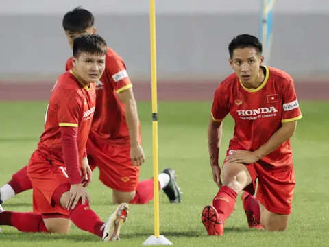 'Hùng Dũng xứng đáng đeo băng đội trưởng tuyển Việt Nam'