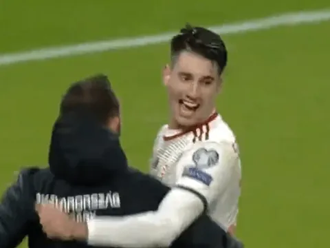 Solo ghi bàn ngoạn mục, mục tiêu 20 tuổi khiến CĐV Arsenal phát cuồng