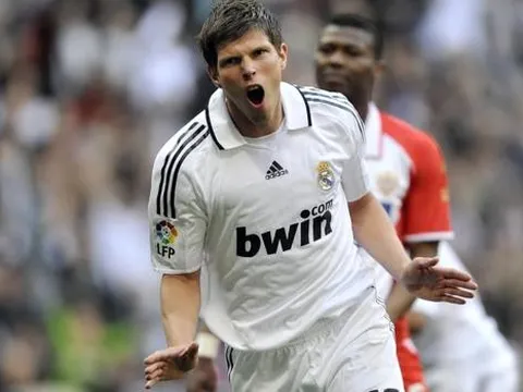 Huntelaar trở lại Ajax