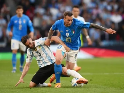 Hụt Tyrell Malacia, M.U chuyển sang cái tên mới toanh ở Ajax