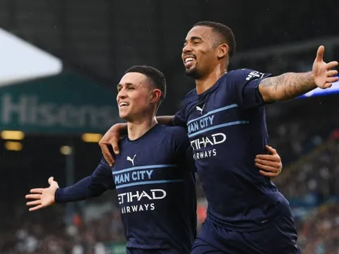 Hủy diệt Leeds, Man City trở lại ngôi đầu