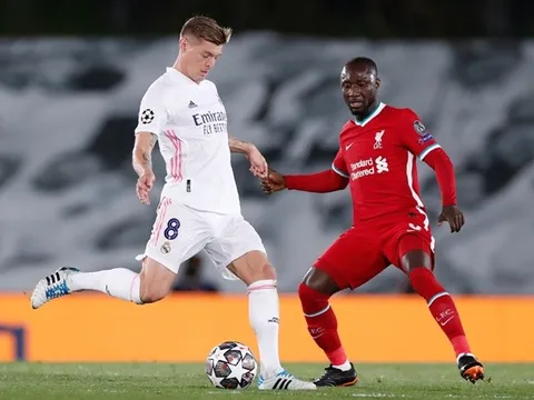 Hủy diệt Liverpool, Vinicius Jr gọi đồng đội là “huyền thoại Real Madrid”