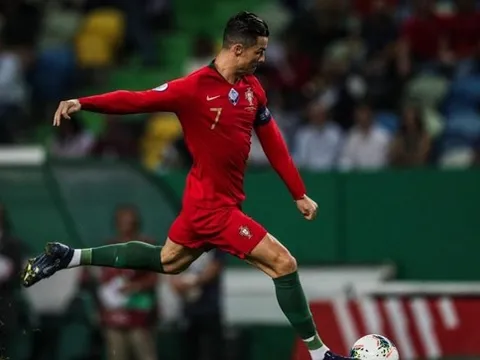 Huyền thoại AC Milan quyết tâm ngăn Ronaldo đi vào lịch sử