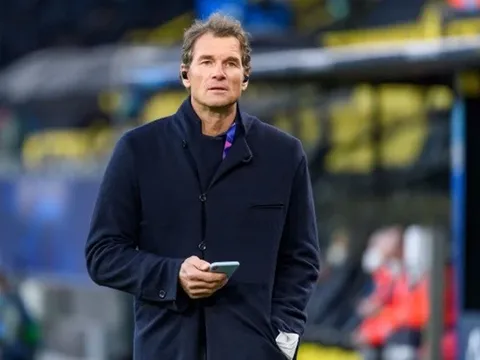 Huyền thoại Arsenal phá hoại tài sản bằng cưa máy