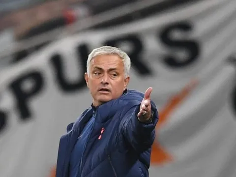 Huyền thoại dùng 1 từ nói về cơ hội vô địch của Mourinho ở Tottenham
